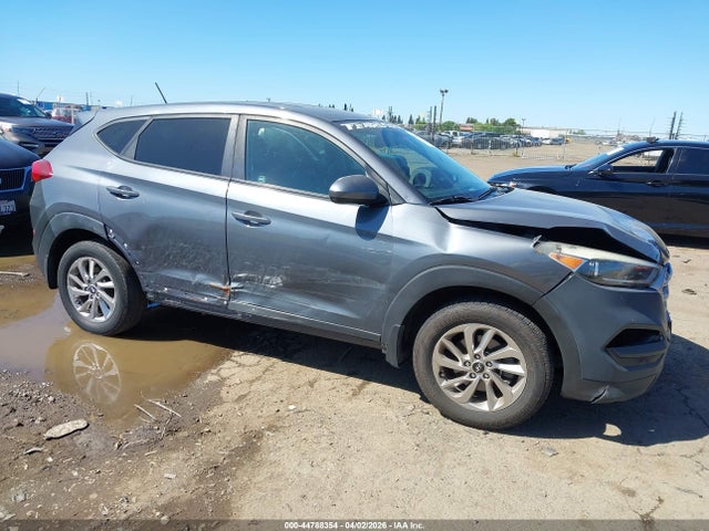 KM8J23A47HU423675 Hyundai TUCSON SE