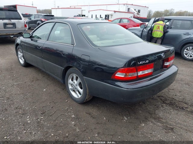 2001 LEXUS ES 300 JT8BF28G710304124 Photo 2