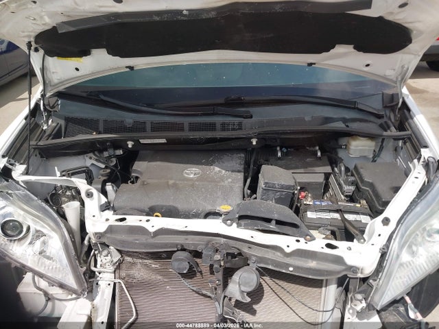 5TDKK3DC4GS719008 Toyota Sienna Le 8 Passenger