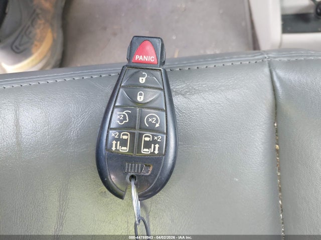 44788943 :رقم المزاد ، 2V4RW5DX9AR295297 vin ، 2010 Volkswagen Routan Sel مزاد بيع