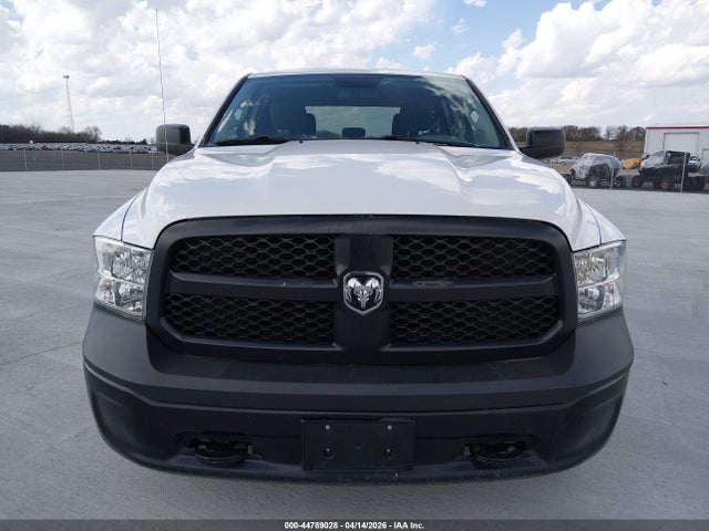 1C6RR7KGXKS679077 RAM 1500 Classic Tradesman 4x4 5&#039;7 Box
