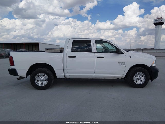 1C6RR7KGXKS679077 RAM 1500 Classic Tradesman 4x4 5&#039;7 Box