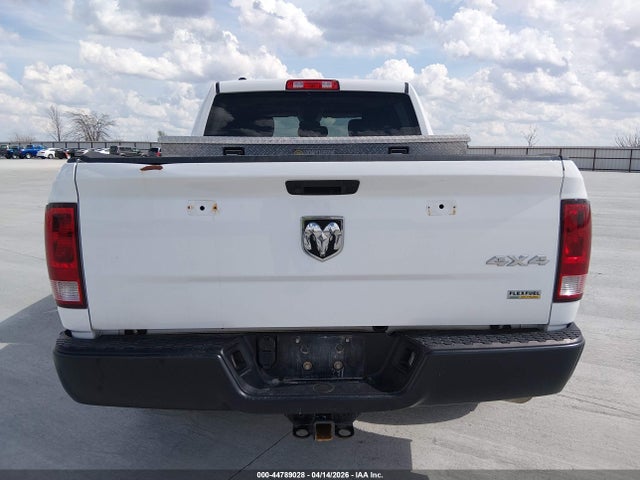 1C6RR7KGXKS679077 RAM 1500 Classic Tradesman 4x4 5&#039;7 Box