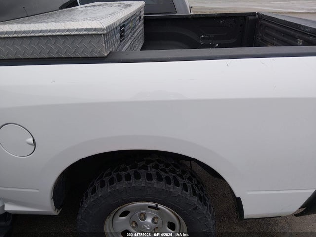 1C6RR7KGXKS679077 RAM 1500 Classic Tradesman 4x4 5&#039;7 Box