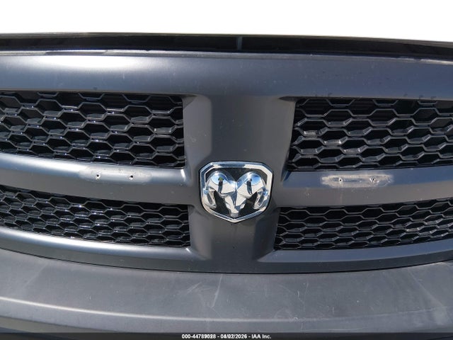 1C6RR7KGXKS679077 RAM 1500 Classic Tradesman 4x4 5&#039;7 Box