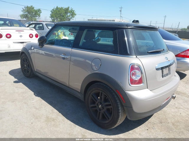 2012 MINI COOPER WMWSU3C55CT264031 Photo 2