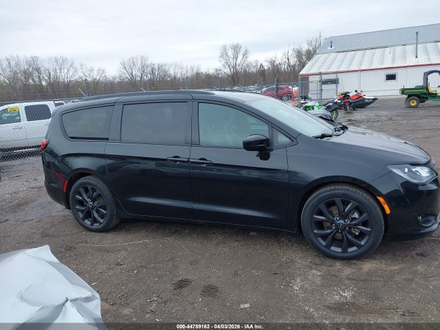 2C4RC1BG1JR350596 Chrysler Pacifica Touring L
