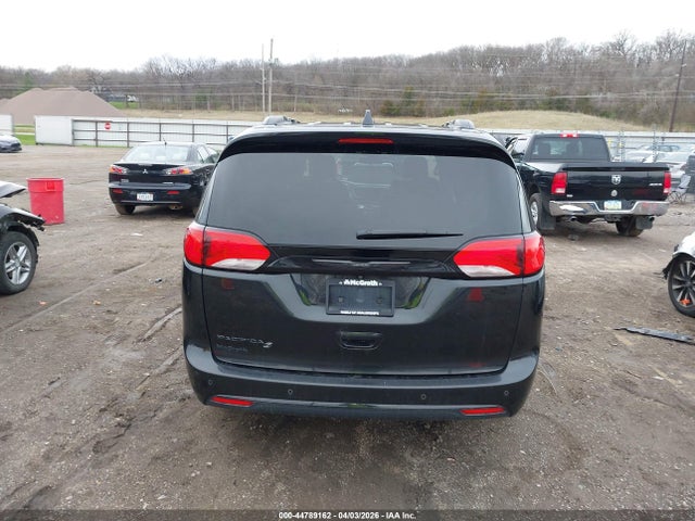 2C4RC1BG1JR350596 Chrysler Pacifica Touring L