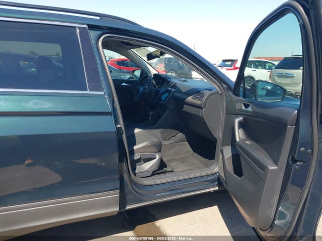 2019 VOLKSWAGEN TIGUAN 3VV3B7AX6KM107941 Photo 4