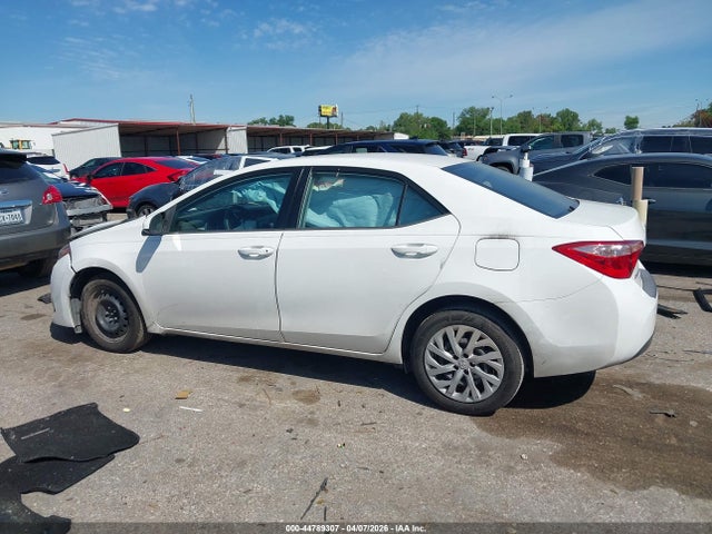 Aukcja sprzedaży 2017 Toyota Corolla Le, vin: 5YFBURHE5HP701765, numer aukcji: 44789307