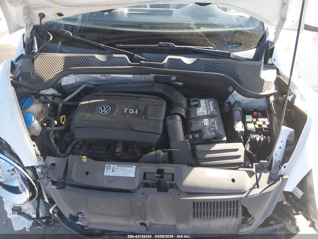 2016 Volkswagen Beetle 1.8t Denim მანქანა იყიდება აუქციონზე, vin: 3VW517AT2GM818581, აუქციონის ნომერი: 44789350