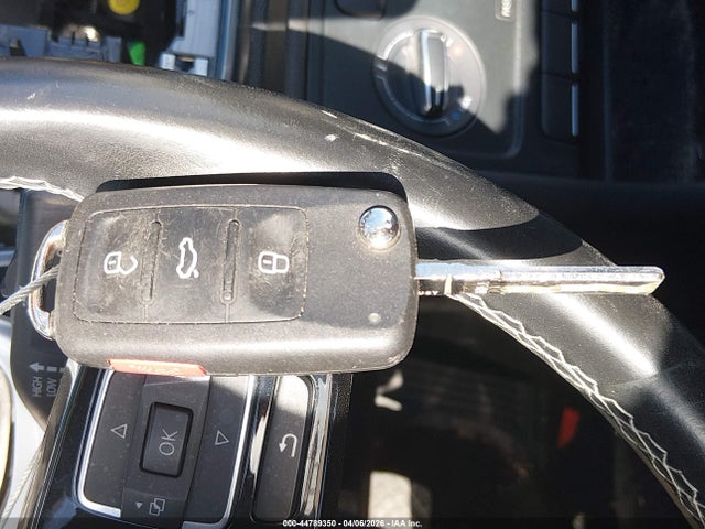 2016 Volkswagen Beetle 1.8t Denim მანქანა იყიდება აუქციონზე, vin: 3VW517AT2GM818581, აუქციონის ნომერი: 44789350