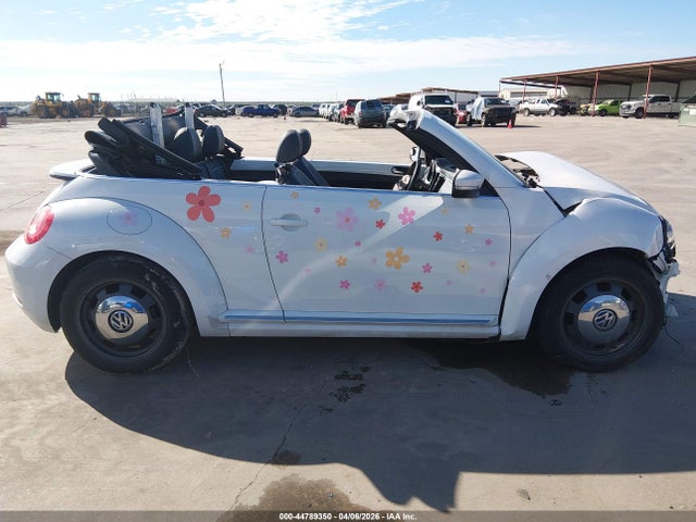 2016 Volkswagen Beetle 1.8t Denim მანქანა იყიდება აუქციონზე, vin: 3VW517AT2GM818581, აუქციონის ნომერი: 44789350