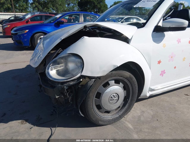 2016 Volkswagen Beetle 1.8t Denim მანქანა იყიდება აუქციონზე, vin: 3VW517AT2GM818581, აუქციონის ნომერი: 44789350