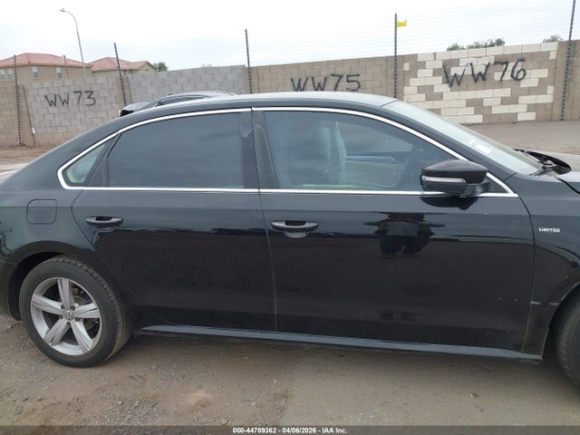 1VWAT7A3XFC103766 Volkswagen Passat 1.8t Limited Edition