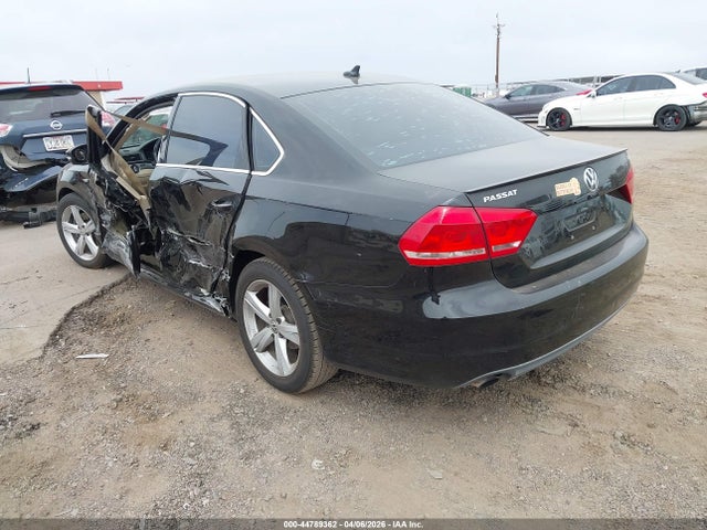 1VWAT7A3XFC103766 Volkswagen Passat 1.8t Limited Edition