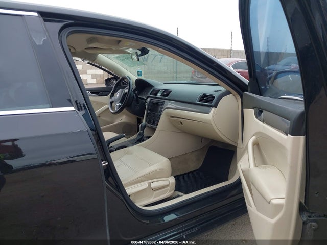 1VWAT7A3XFC103766 Volkswagen Passat 1.8t Limited Edition