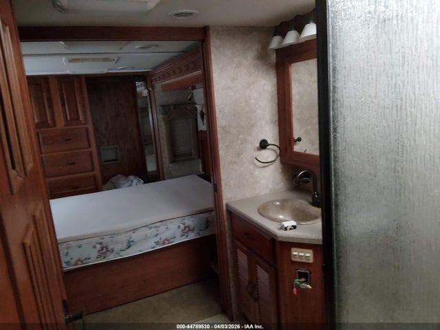 Продаж на аукціоні авто 2004 Freightliner Chassis Coachmen Encore, vin: 4UZAAHDC54CN98641, номер лоту: 44789530