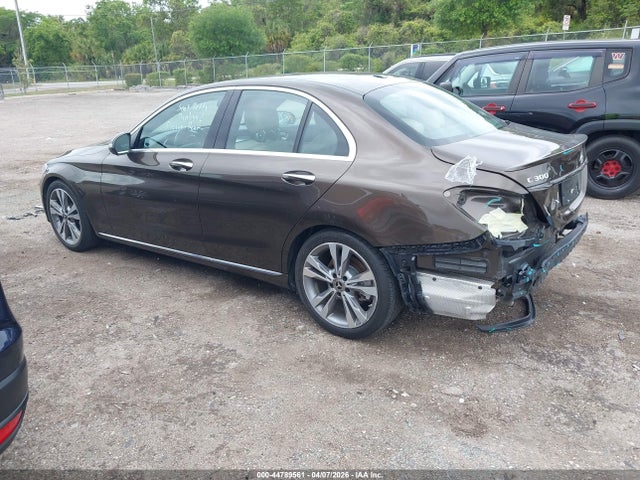 44789561 :رقم المزاد ، 55SWF4JB9JU247938 vin ، 2018 Mercedes-benz C 300 مزاد بيع