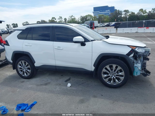 2T3C1RFV7LW076106 Toyota Rav4 Xle Premium