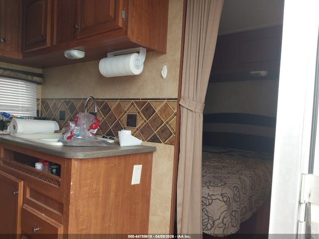44789818 :رقم المزاد ، 1UJBJ0BP5C18D0242 vin ، 2012 Jayco Jfl مزاد بيع