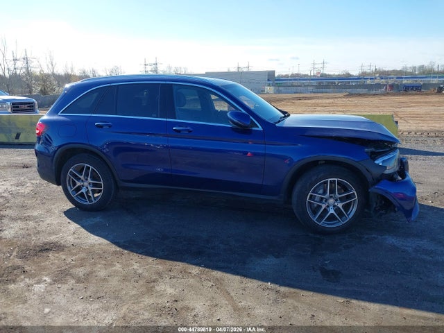 2017 Mercedes-benz Glc 300 4matic მანქანა იყიდება აუქციონზე, vin: WDC0G4KBXHF119310, აუქციონის ნომერი: 44789819