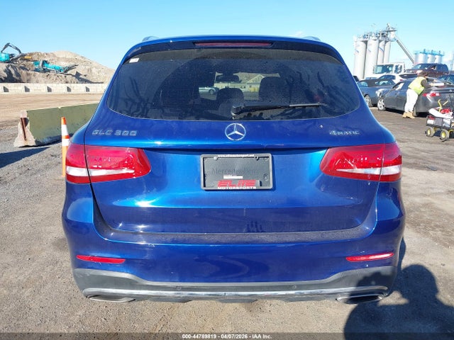 2017 Mercedes-benz Glc 300 4matic მანქანა იყიდება აუქციონზე, vin: WDC0G4KBXHF119310, აუქციონის ნომერი: 44789819