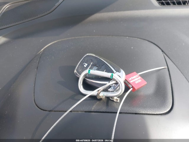2GNAXJEV8J6143126 Chevrolet EQUINOX LT