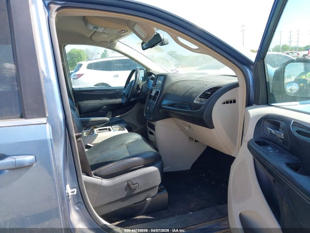 Продажа на аукционе авто 2011 Chrysler Town & Country Touring-l, vin: 2A4RR8DG2BR702715, номер лота: 44789856