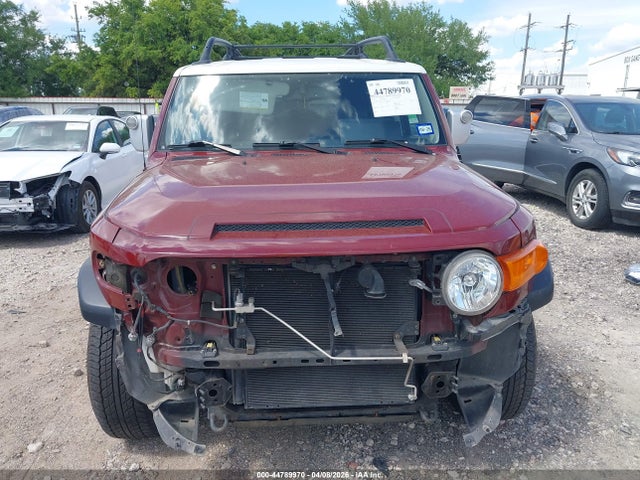 2010 Toyota Fj Cruiser მანქანა იყიდება აუქციონზე, vin: JTEZU4BF5AK008956, აუქციონის ნომერი: 44789970