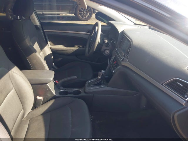 5NPD84LF1JH396221 Hyundai ELANTRA SEL