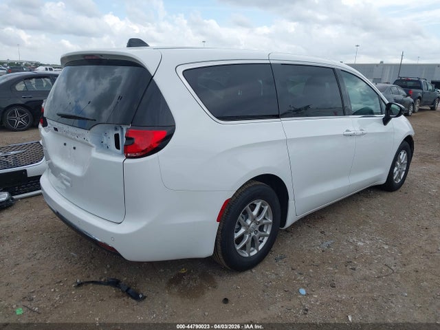 2026 CHRYSLER PACIFICA 2C4RC1BG1TR226430 Photo 3