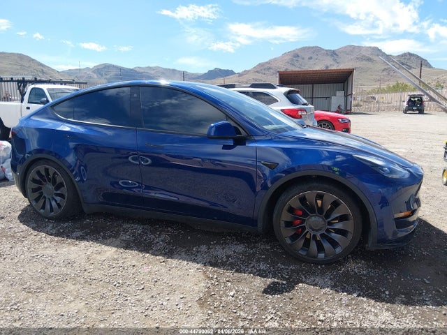44790062 :رقم المزاد ، 7SAYGDEF5NF393590 vin ، 2022 Tesla Model Y Performance Dual Motor All-wheel Drive مزاد بيع