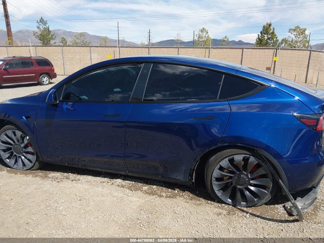 44790062 :رقم المزاد ، 7SAYGDEF5NF393590 vin ، 2022 Tesla Model Y Performance Dual Motor All-wheel Drive مزاد بيع
