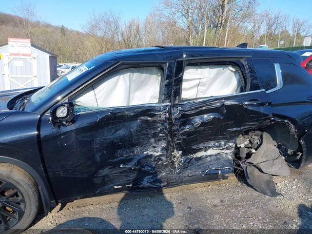Продажа на аукционе авто 2023 Mitsubishi Outlander Sel 2.5 S-awc/sel 40th Anniversary S-awc/sel Black Edition S-awc, vin: JA4J4VA89PZ015591, номер лота: 44790070