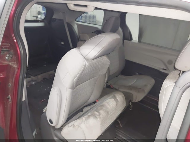 Продаж на аукціоні авто 2021 Toyota Sienna Le, vin: 5TDKRKEC1MS027014, номер лоту: 44790140