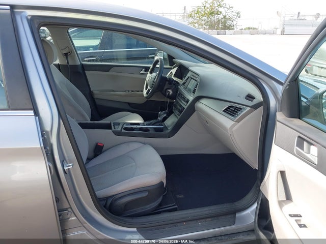 2017 HYUNDAI SONATA 5NPE24AF3HH565304 Photo 4