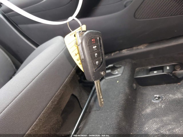 5YFB4MDE9PP044332 Toyota COROLLA LE