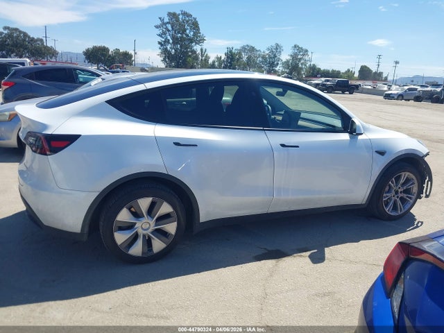 Продаж на аукціоні авто 2023 Tesla Model Y Awd/long Range Dual Motor All-wheel Drive, vin: 7SAYGDEE0PA182692, номер лоту: 44790324