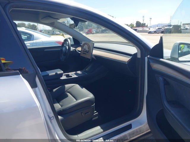Продаж на аукціоні авто 2023 Tesla Model Y Awd/long Range Dual Motor All-wheel Drive, vin: 7SAYGDEE0PA182692, номер лоту: 44790324