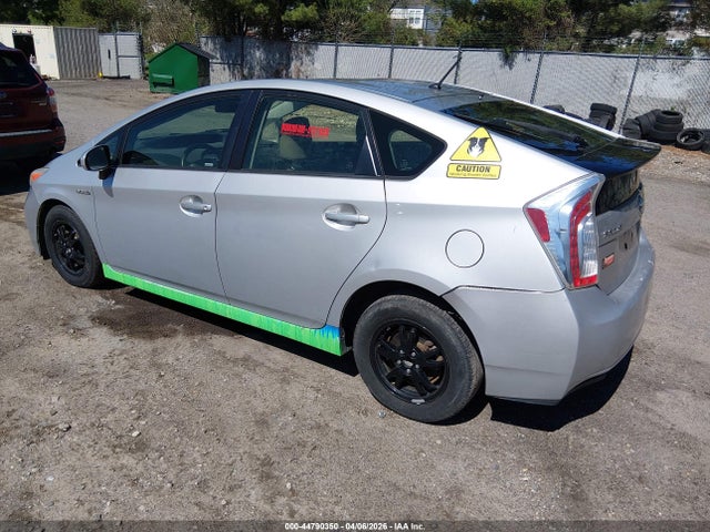 2015 TOYOTA PRIUS JTDKN3DU9F1915862 Photo 2