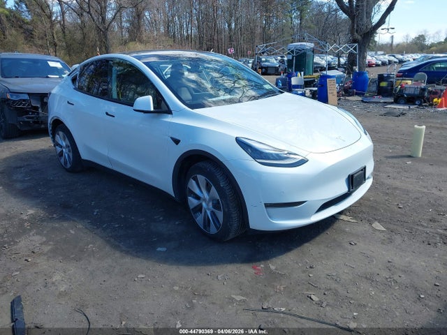 Tesla Model Y Long Range Dual Motor All-wheel Drive 2022 7SAYGDEE1NA009681 главное изображение