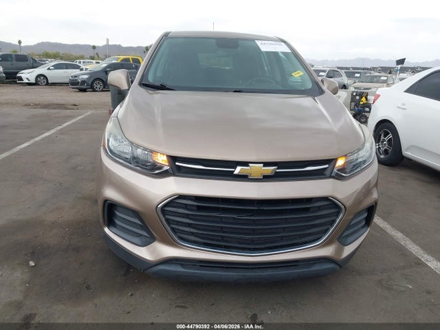 3GNCJKSB8JL329450 Chevrolet TRAX LS