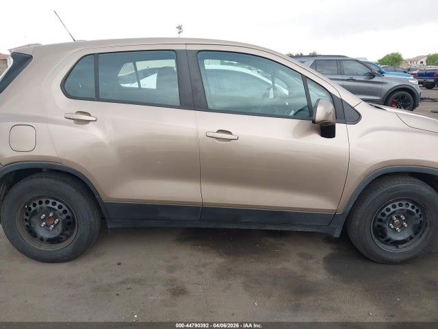 3GNCJKSB8JL329450 Chevrolet TRAX LS