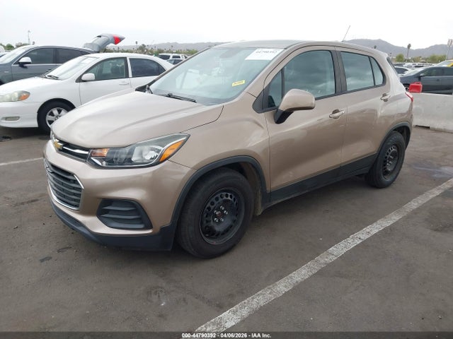 3GNCJKSB8JL329450 Chevrolet TRAX LS