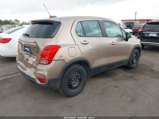3GNCJKSB8JL329450 Chevrolet TRAX LS