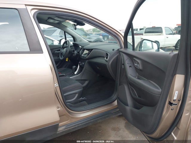3GNCJKSB8JL329450 Chevrolet TRAX LS