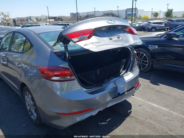 KMHD84LF4HU164255 Hyundai ELANTRA SE
