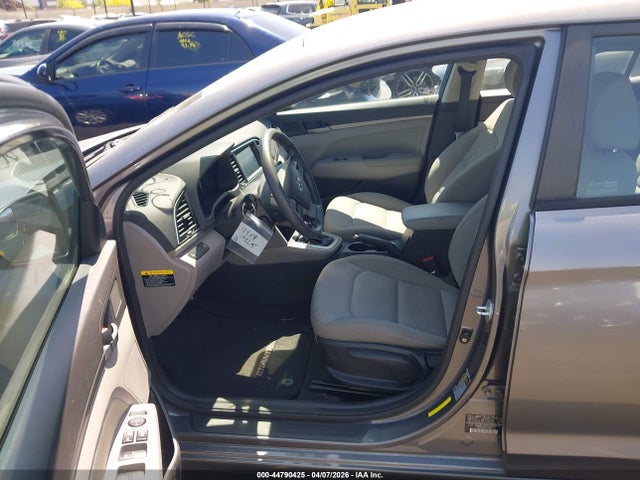 KMHD84LF4HU164255 Hyundai ELANTRA SE