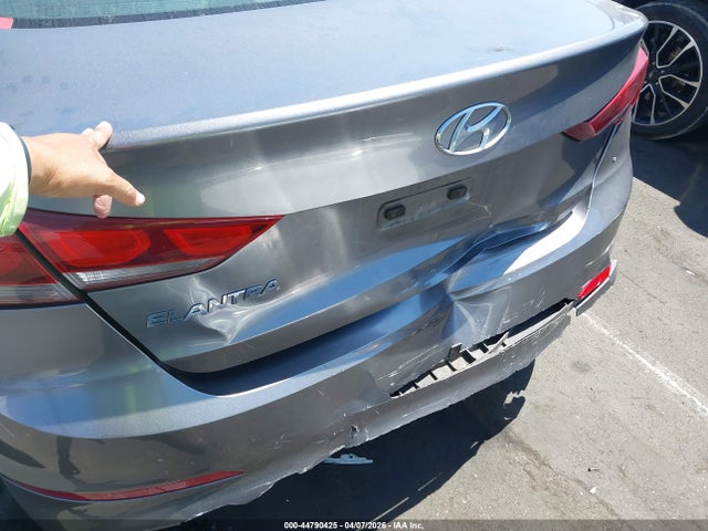 KMHD84LF4HU164255 Hyundai ELANTRA SE